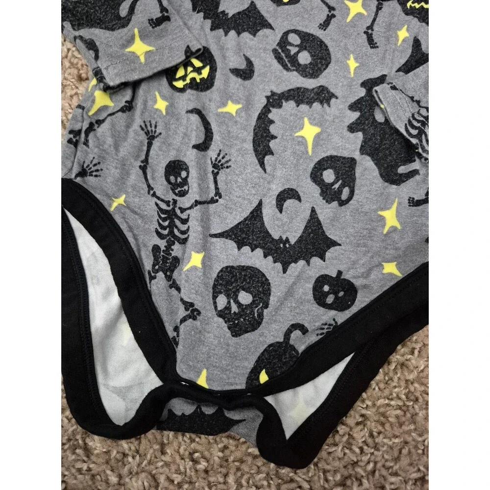 Little sleepies play size 6-12M Halloween bodysuit